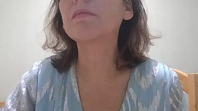 Snapshot of HollyJewel chatting on October 26, 2025, 6:47 pm HollyJewel online show from October 26, 2025, 6:47 pm