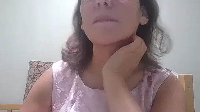 Snapshot of HollyJewel chatting on October 31, 2025, 6:53 pm HollyJewel online show from October 31, 2025, 6:53 pm