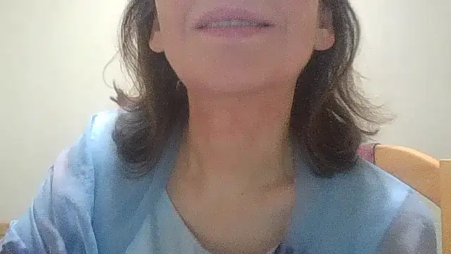 Snapshot of HollyJewel chatting on November 10, 2025, 4:17 pm HollyJewel online show from November 10, 2025, 4:17 pm