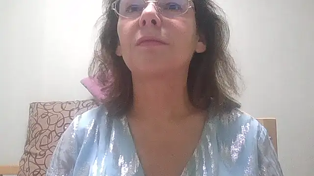 Snapshot of HollyJewel chatting on November 16, 2025, 7:08 pm HollyJewel online show from November 16, 2025, 7:08 pm