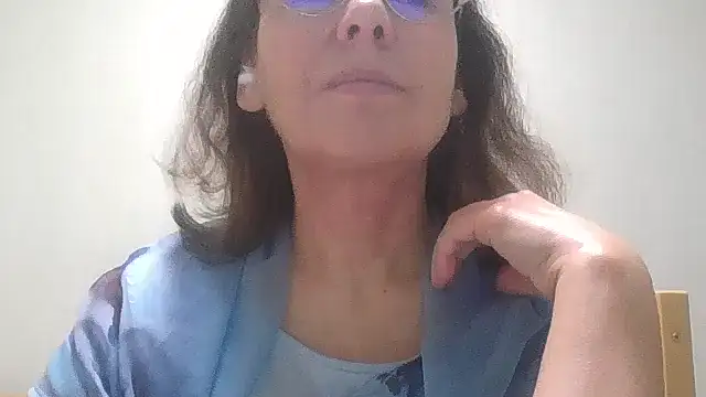 Snapshot of HollyJewel chatting on November 20, 2025, 4:29 pm HollyJewel online show from November 20, 2025, 4:29 pm