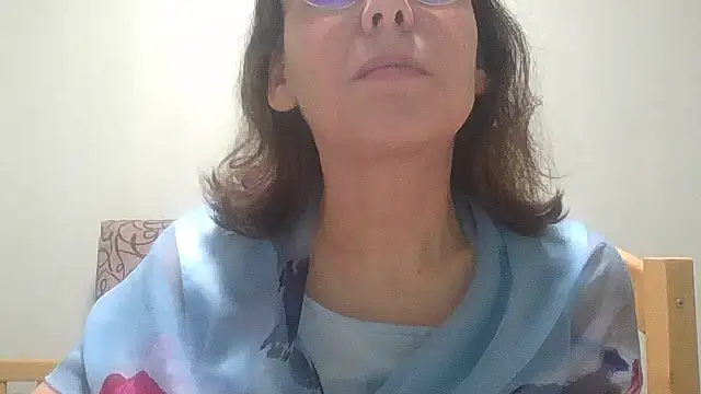 Snapshot of HollyJewel chatting on November 24, 2025, 2:50 pm HollyJewel online show from November 24, 2025, 2:50 pm