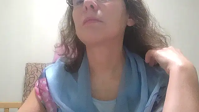 Snapshot of HollyJewel chatting on November 26, 2025, 4:41 pm HollyJewel online show from November 26, 2025, 4:41 pm