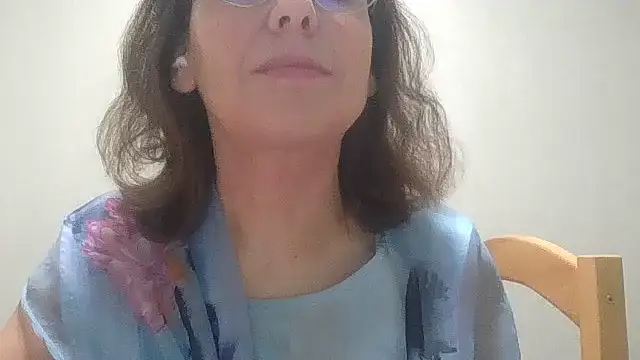 Snapshot of HollyJewel chatting on December 4, 2025, 4:48 pm HollyJewel online show from December 4, 2025, 4:48 pm