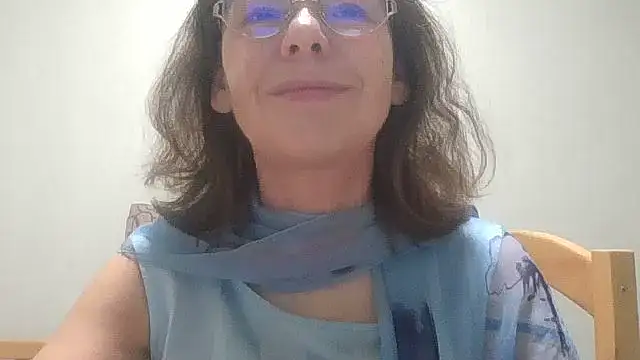 Snapshot of HollyJewel chatting on December 5, 2025, 6:26 pm HollyJewel online show from December 5, 2025, 6:26 pm