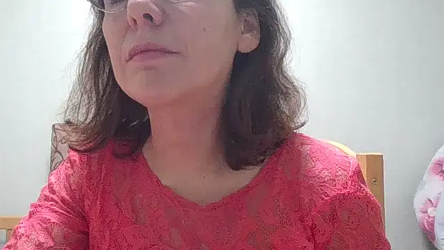 Snapshot of HollyJewel chatting on December 14, 2025, 6:23 pm HollyJewel online show from December 14, 2025, 6:23 pm