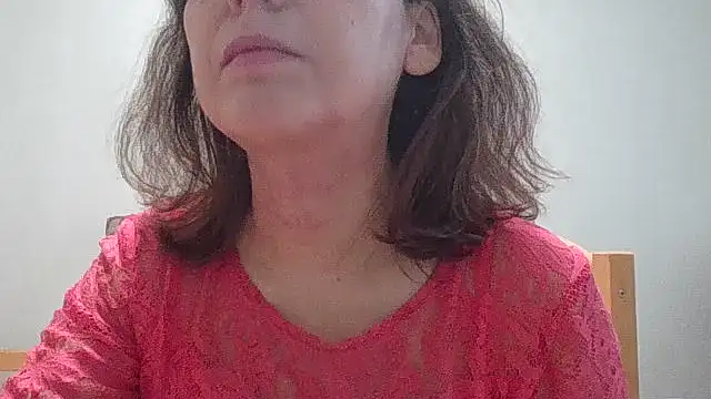 Snapshot of HollyJewel chatting on December 16, 2025, 9:14 am HollyJewel online show from December 16, 2025, 9:14 am