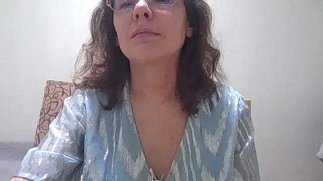 Snapshot of HollyJewel chatting on March 1, 2026, 5:48 pm HollyJewel online show from March 1, 2026, 5:48 pm