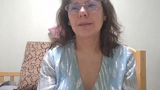 Snapshot of HollyJewel chatting on March 3, 2026, 7:09 pm HollyJewel online show from March 3, 2026, 7:09 pm