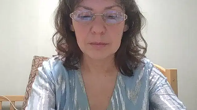 Snapshot of HollyJewel chatting on March 5, 2026, 4:25 pm HollyJewel online show from March 5, 2026, 4:25 pm