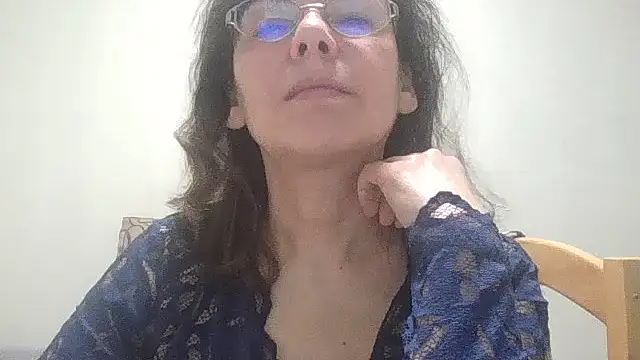 Snapshot of HollyJewel chatting on March 10, 2026, 4:01 pm HollyJewel online show from March 10, 2026, 4:01 pm