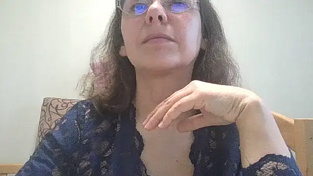 Snapshot of HollyJewel chatting on March 12, 2026, 2:23 pm HollyJewel online show from March 12, 2026, 2:23 pm