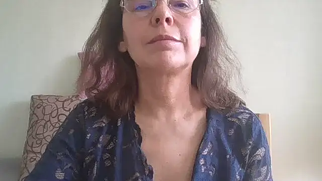 Snapshot of HollyJewel chatting on March 13, 2026, 9:49 am HollyJewel online show from March 13, 2026, 9:49 am