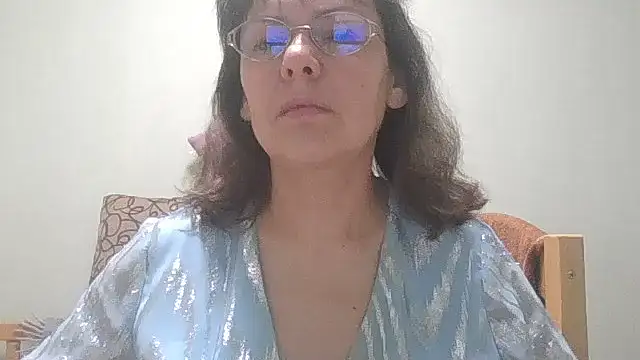 Snapshot of HollyJewel chatting on March 17, 2026, 4:43 pm HollyJewel online show from March 17, 2026, 4:43 pm