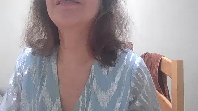 Snapshot of HollyJewel chatting on March 18, 2026, 5:27 pm HollyJewel online show from March 18, 2026, 5:27 pm