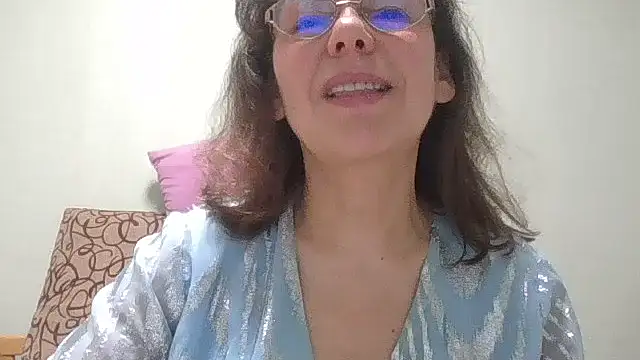 Snapshot of HollyJewel chatting on April 2, 2026, 4:26 pm HollyJewel online show from April 2, 2026, 4:26 pm