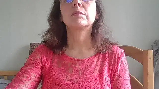 Snapshot of HollyJewel chatting on April 8, 2026, 10:37 am HollyJewel online show from April 8, 2026, 10:37 am