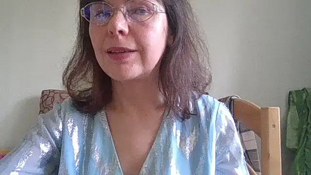 Snapshot of HollyJewel chatting on April 15, 2026, 12:45 pm HollyJewel online show from April 15, 2026, 12:45 pm