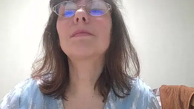 Snapshot of HollyJewel chatting on April 15, 2026, 7:58 pm HollyJewel online show from April 15, 2026, 7:58 pm