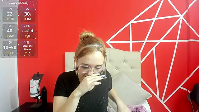 Snapshot of Liaroberts1 chatting on January 4, 2025, 12:05 pm Liaroberts1 online show from January 4, 2025, 12:05 pm