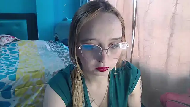 Snapshot of Liaroberts1 chatting on February 1, 2025, 12:05 pm Liaroberts1 online show from February 1, 2025, 12:05 pm