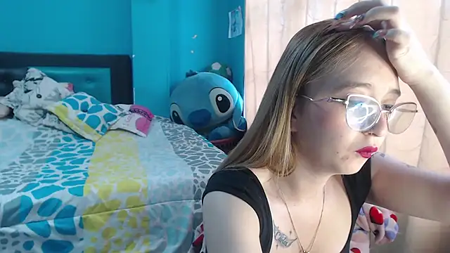 Snapshot of Liaroberts1 chatting on February 8, 2025, 12:06 pm Liaroberts1 online show from February 8, 2025, 12:06 pm