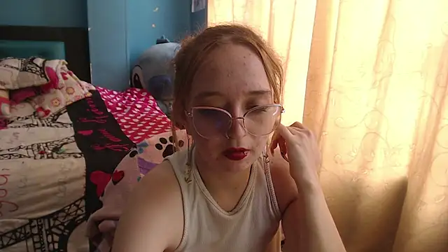 Snapshot of Liaroberts1 chatting on February 10, 2025, 6:24 pm Liaroberts1 online show from February 10, 2025, 6:24 pm