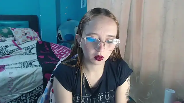 Snapshot of Liaroberts1 chatting on February 12, 2025, 12:12 pm Liaroberts1 online show from February 12, 2025, 12:12 pm