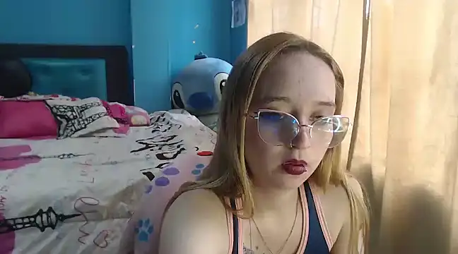 Snapshot of Liaroberts1 chatting on February 13, 2025, 6:16 pm Liaroberts1 online show from February 13, 2025, 6:16 pm