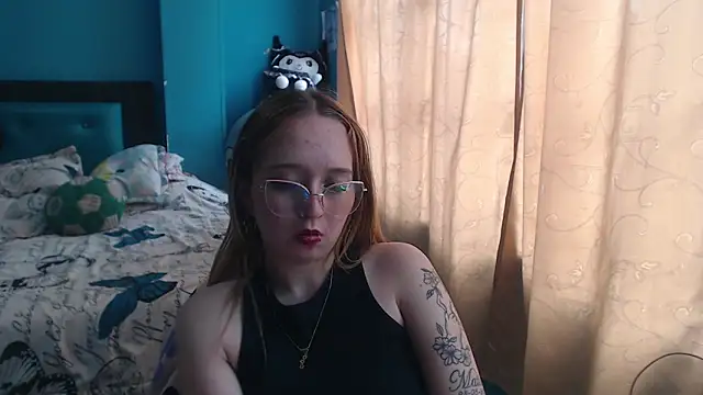 Snapshot of Liaroberts1 chatting on March 13, 2025, 6:01 pm Liaroberts1 online show from March 13, 2025, 6:01 pm