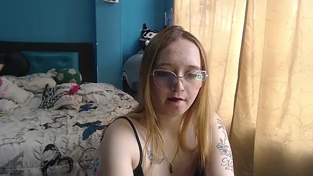 Snapshot of Liaroberts1 chatting on March 14, 2025, 6:18 pm Liaroberts1 online show from March 14, 2025, 6:18 pm