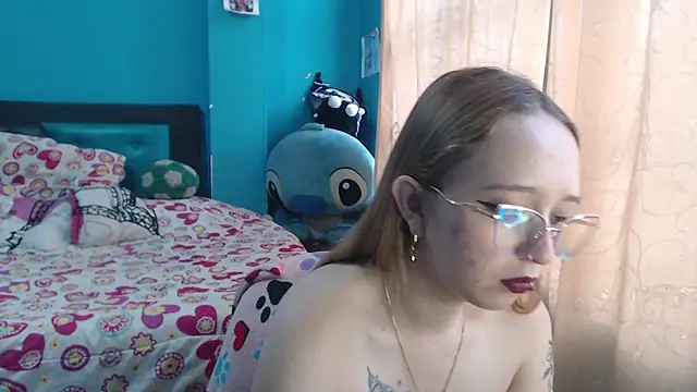 Snapshot of Liaroberts1 chatting on March 15, 2025, 12:02 pm Liaroberts1 online show from March 15, 2025, 12:02 pm