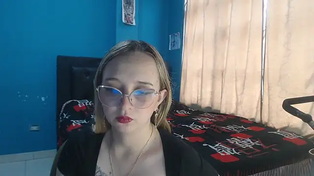 Snapshot of Liaroberts1 chatting on November 24, 2025, 12:16 pm Liaroberts1 online show from November 24, 2025, 12:16 pm