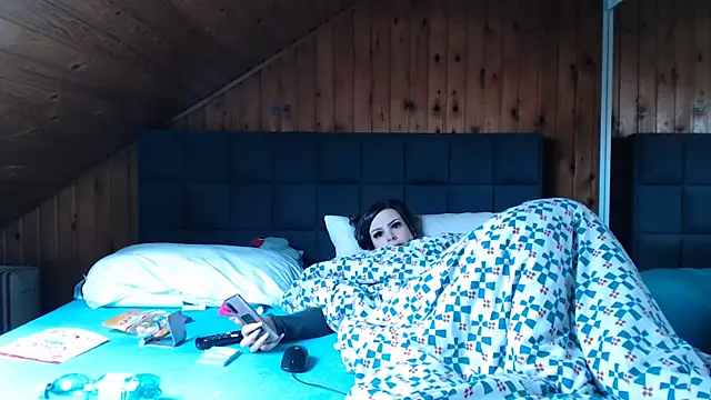 BoeseMoni1998 online show from January 31, 2025, 1:12 pm