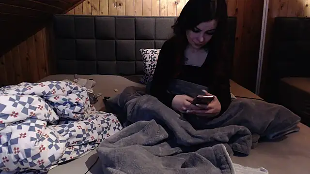 BoeseMoni1998 online show from February 4, 2025, 5:01 pm