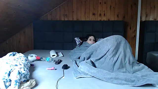 BoeseMoni1998 online show from February 7, 2025, 1:22 pm