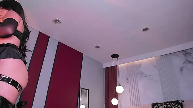 ninaevanss  online show from November 27, 2025, 8:33 pm