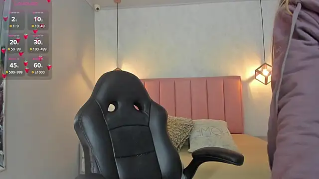 SUNNYCYRUS online show from February 12, 2026, 11:49 am