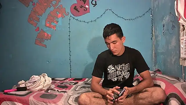 Sweetiefoxxx online show from December 27, 2024, 8:07 pm