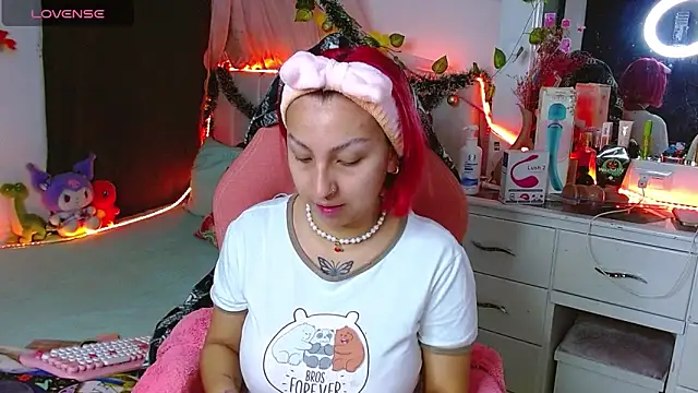 Littlerouse  online show from December 19, 2025, 10:39 pm