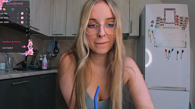 Snapshot of violet_blue_eyes chatting on February 16, 2025, 1:16 pm violet blue eyes online show from February 16, 2025, 1:16 pm