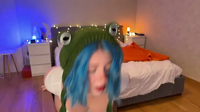 Snapshot of _vixenp chatting on December 9, 2024, 4:47 pm vixenp online show from December 9, 2024, 4:47 pm