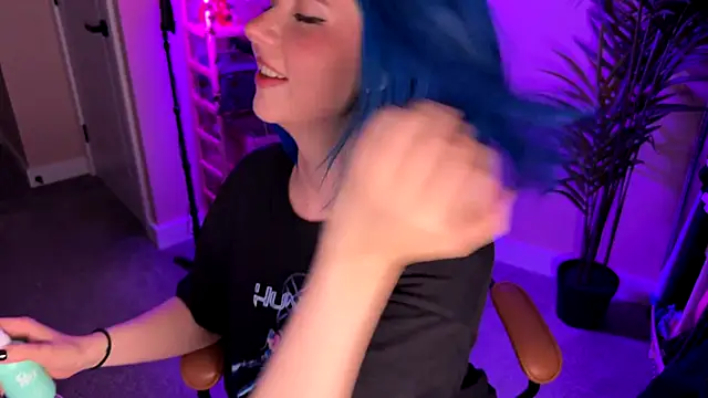 Snapshot of _vixenp chatting on November 6, 2025, 6:42 pm vixenp online show from November 6, 2025, 6:42 pm