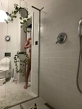 rafkiexh online show from October 17, 2025, 8:33 pm