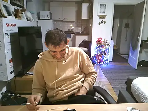 mihaimichael online show from October 28, 2025, 12:14 am