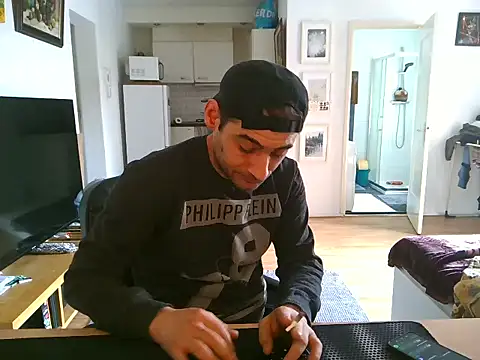 mihaimichael online show from June 17, 2026, 1:23 pm