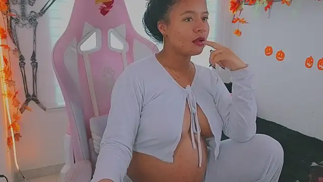 keyla roberts777 online show from October 7, 2025, 6:27 pm