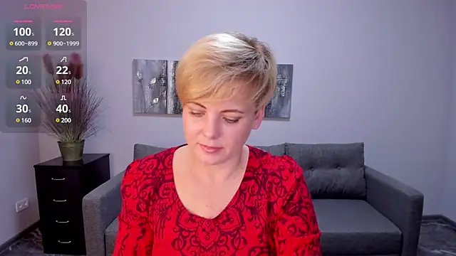 Julia Wilsone online show from January 12, 2025, 1:37 pm