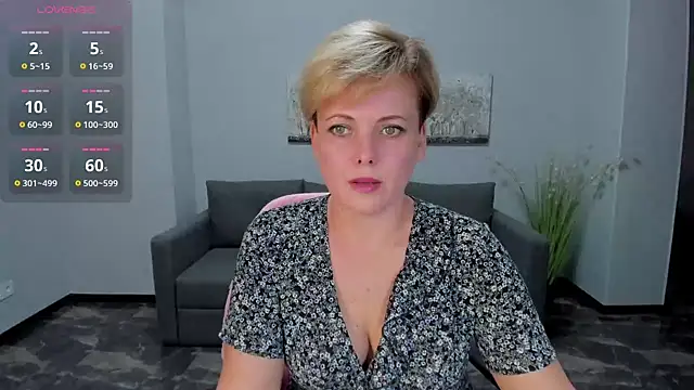 Julia Wilsone online show from January 14, 2025, 2:00 pm