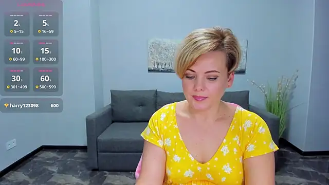 Julia Wilsone online show from February 6, 2025, 4:03 pm